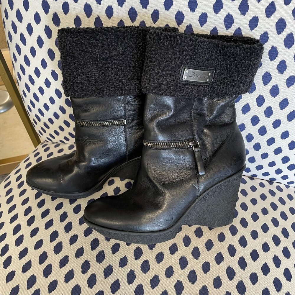 B. Makowsky Black Leather Wedge Boots Size 6.5